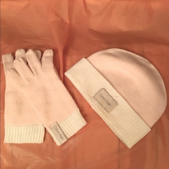CALVIN KLEIN CAP & GLOVES SMALL- MEDIUM 🔥ONLY $13